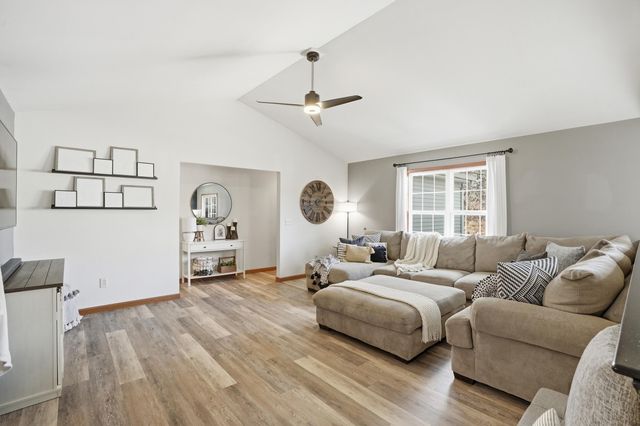 414 17th Street SE, Demotte, IN 46310