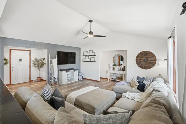 414 17th Street SE, Demotte, IN 46310