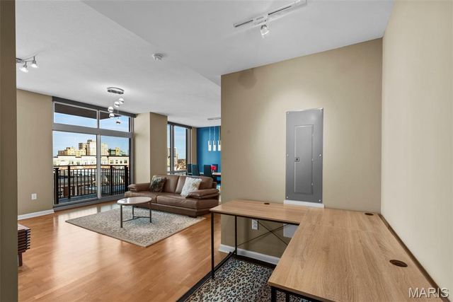 4909 Laclede Avenue 905, St Louis, MO 63108