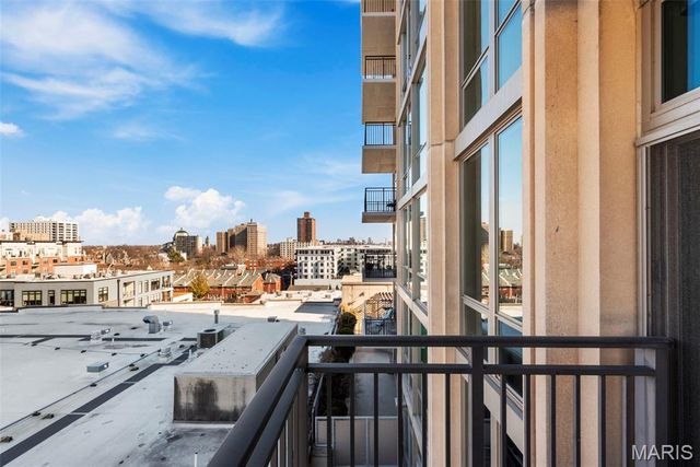 4909 Laclede Avenue 905, St Louis, MO 63108