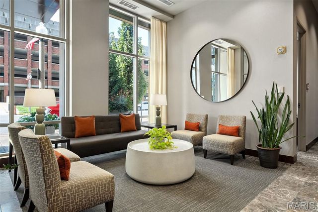 4909 Laclede Avenue 905, St Louis, MO 63108