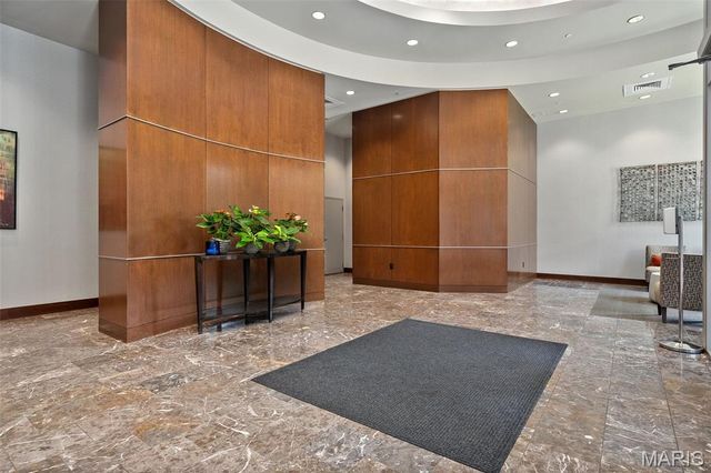 4909 Laclede Avenue 905, St Louis, MO 63108