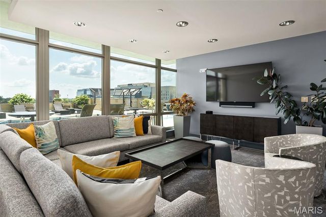 4909 Laclede Avenue 905, St Louis, MO 63108