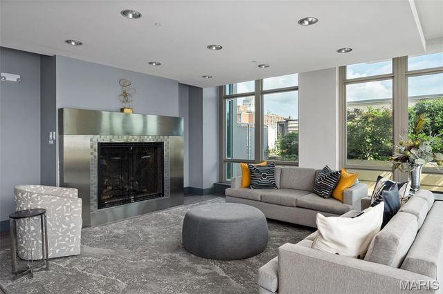 4909 Laclede Avenue 905, St Louis, MO 63108