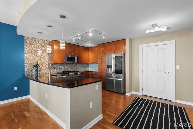 4909 Laclede Avenue 905, St Louis, MO 63108