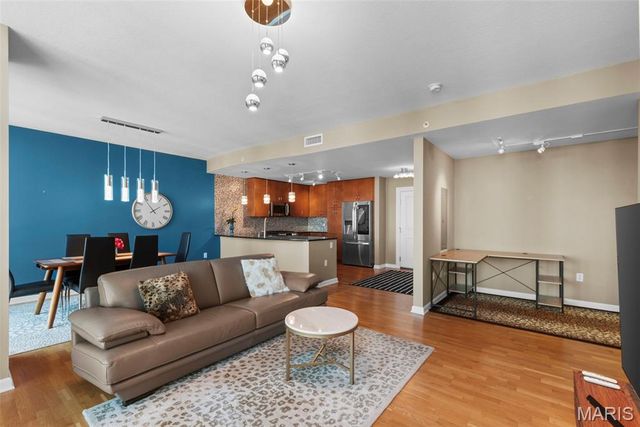 4909 Laclede Avenue 905, St Louis, MO 63108