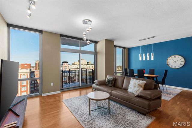 4909 Laclede Avenue 905, St Louis, MO 63108