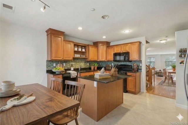 10 BRIDGE Lane, Haverstraw, NY 10927