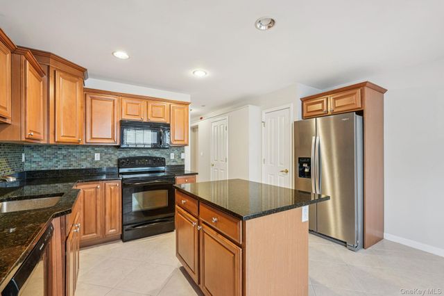 10 BRIDGE Lane, Haverstraw, NY 10927