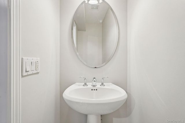 10 BRIDGE Lane, Haverstraw, NY 10927