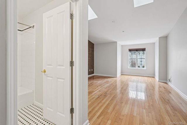 10 BRIDGE Lane, Haverstraw, NY 10927