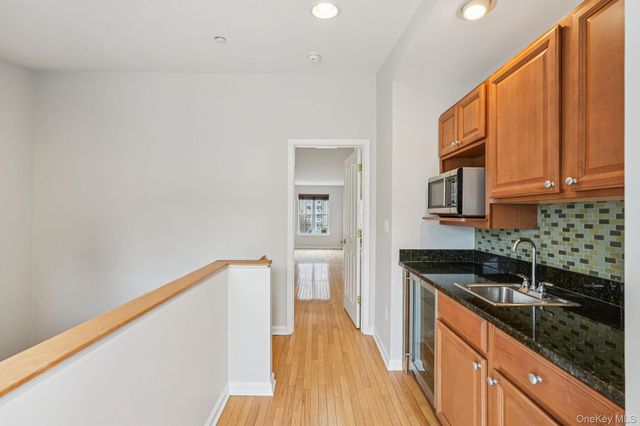 10 BRIDGE Lane, Haverstraw, NY 10927