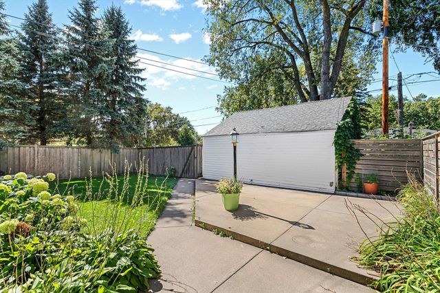 2301 Xerxes Avenue N, Golden Valley, MN 55422
