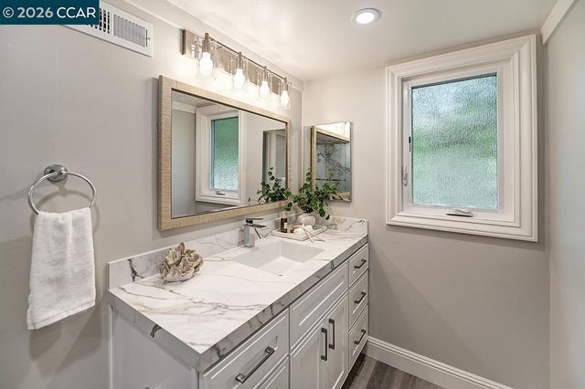 2625 Ptarmigan Dr 7, Walnut Creek, CA 94595