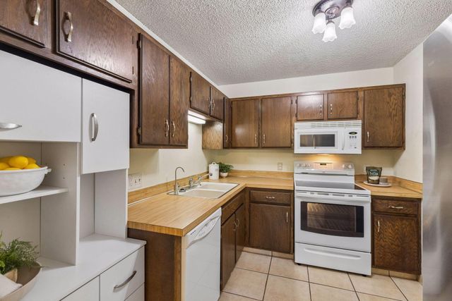 2466 Cobble Hill Alcove A, Woodbury, MN 55125