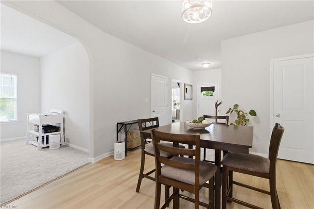 941 Michael DR, Chesapeake, VA 23323