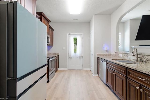 941 Michael DR, Chesapeake, VA 23323