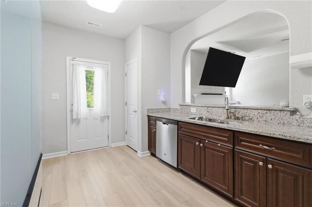 941 Michael DR, Chesapeake, VA 23323