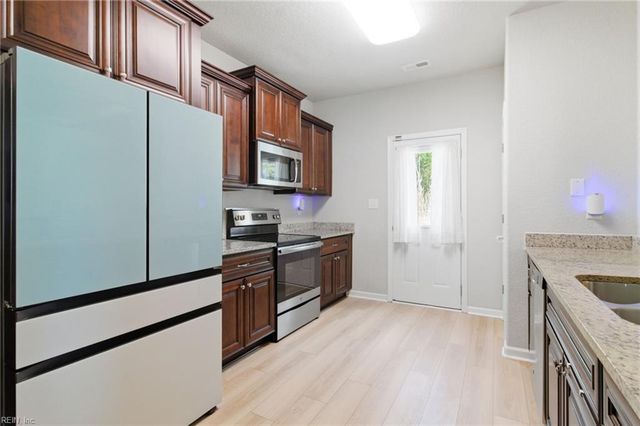 941 Michael DR, Chesapeake, VA 23323