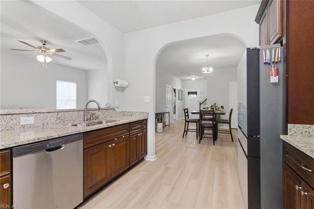 941 Michael DR, Chesapeake, VA 23323