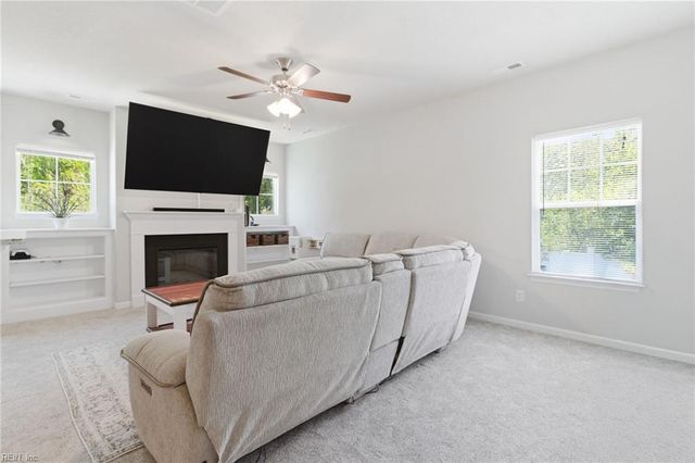 941 Michael DR, Chesapeake, VA 23323