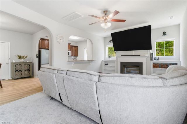 941 Michael DR, Chesapeake, VA 23323