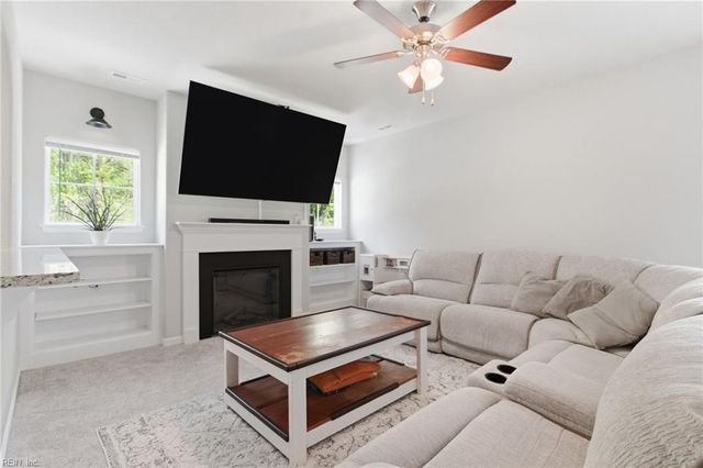 941 Michael DR, Chesapeake, VA 23323