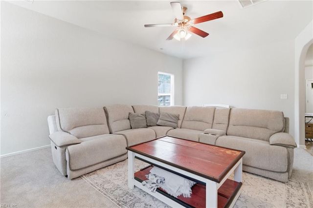 941 Michael DR, Chesapeake, VA 23323