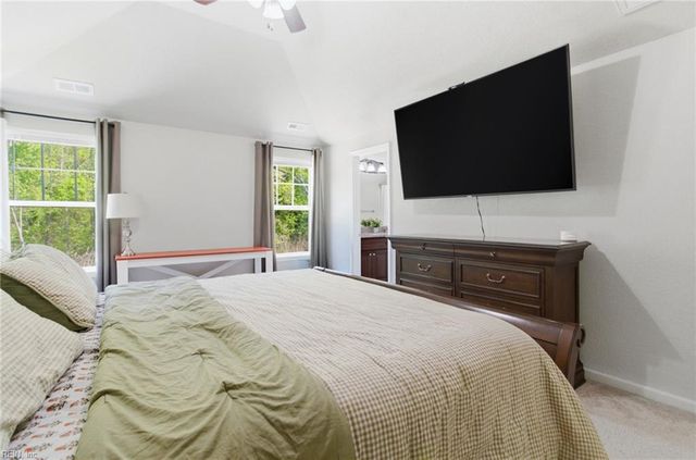 941 Michael DR, Chesapeake, VA 23323