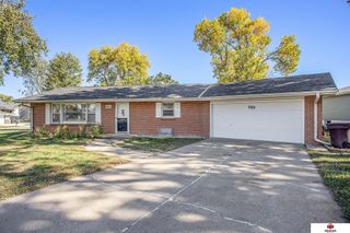 700 Windsor Drive, Lincoln, NE 68528