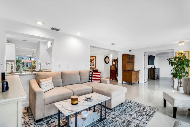 1440 SE 14th Dr, Deerfield Beach, FL 33441
