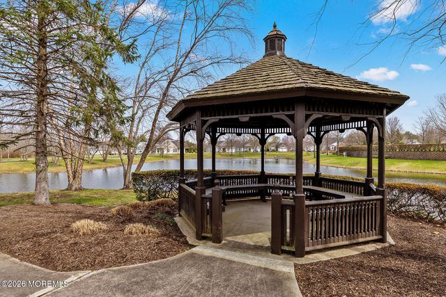 1 Colonial Way, Allentown, NJ 08501