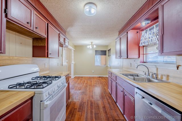 718 E Beaver Street, Jenks, OK 74037