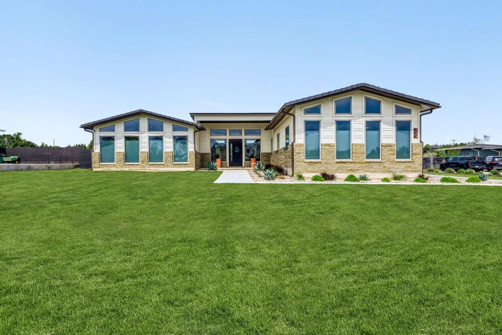108 Tambra Lea LN, Liberty Hill, TX 78642