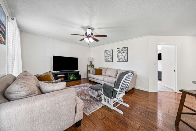 3324 Carrie Dr, Clarksville, TN 37042