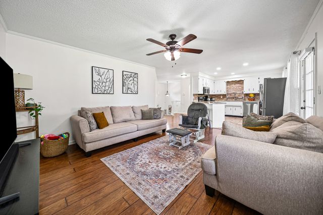 3324 Carrie Dr, Clarksville, TN 37042