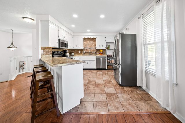 3324 Carrie Dr, Clarksville, TN 37042