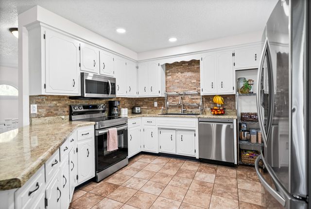 3324 Carrie Dr, Clarksville, TN 37042