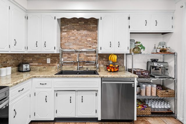 3324 Carrie Dr, Clarksville, TN 37042