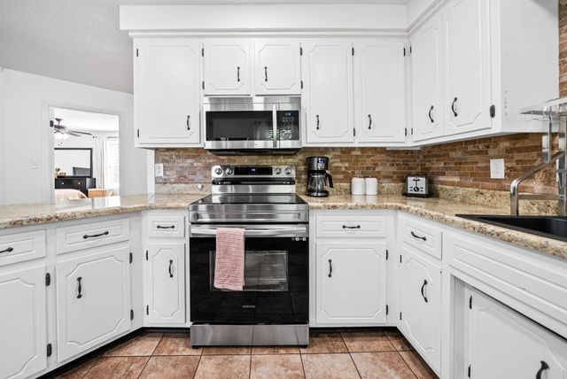 3324 Carrie Dr, Clarksville, TN 37042