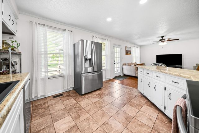 3324 Carrie Dr, Clarksville, TN 37042
