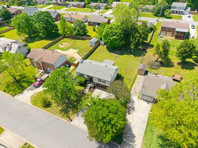 3324 Carrie Dr, Clarksville, TN 37042