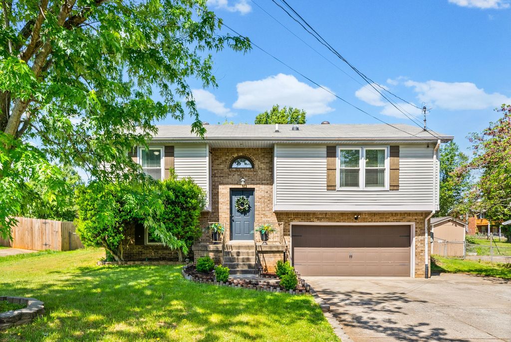 3324 Carrie Dr, Clarksville, TN 37042