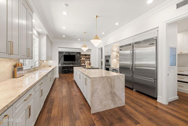 29475 Malibu View Court, Agoura Hills, CA 91301