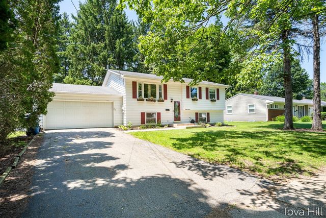 1111 Bretton Drive, Kalamazoo, MI 49006