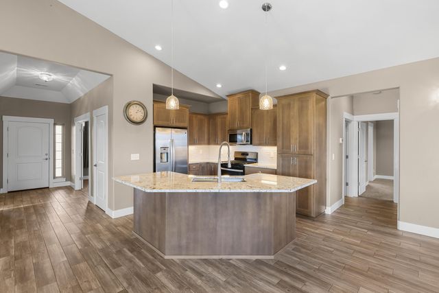 268 Oak Crest Way, Medford, OR 97501