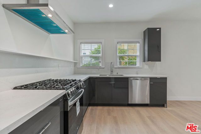 144 N Swall Drive 5, Beverly Hills, CA 90211