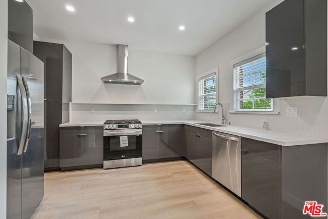 144 N Swall Drive 5, Beverly Hills, CA 90211