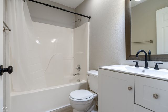 477 Woodstream Drive, Greenfield, IN 46140