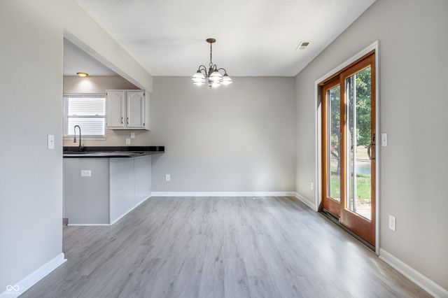 477 Woodstream Drive, Greenfield, IN 46140